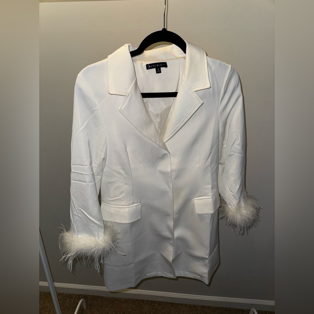White Feather-Sleeve Blazer Dress